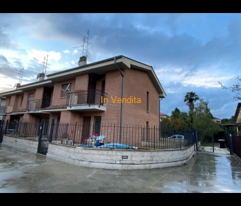 CAVE APPARTAMENTO CON GIARDINO E GARAGE