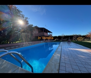 PALESTRINA VILLA CON PISCINA