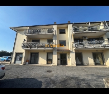 MONTE COMPATRI LOCALE COMMERCIALE